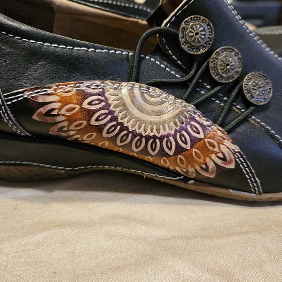 L'Artiste by Spring Step Agacia Black Slip-On Shoe women's 8.5, sunburst design - Picture 3 of 10